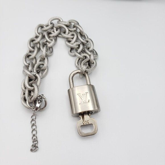 Authentic Louis Vuitton Padlock w/Unbranded Stainless Steel Plated Silver Chain - Picture 5 of 10